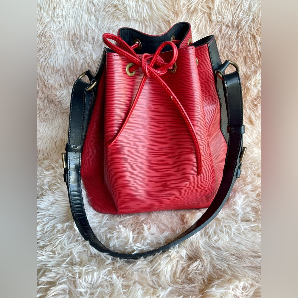 โผ๏ธSOLDโผ๏ธ Louis Vuitton Petit Noe Handbag Epi Leather - Picture 6 of 15